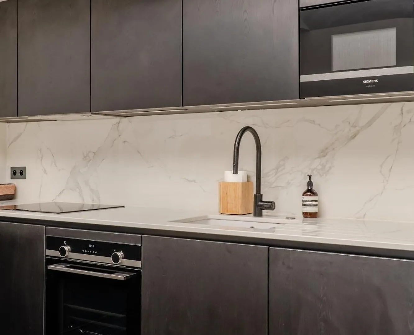 Veeve - Artistic Elevation Appartement Parijs